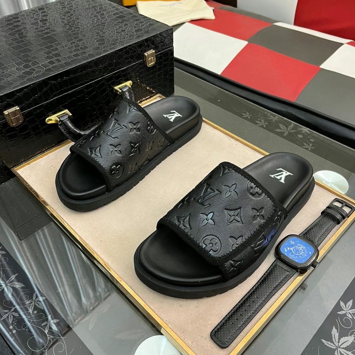 Sandales Louis Vuitton – Élégance et Luxe au Quotidien
