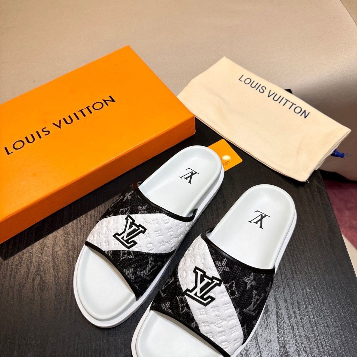 Sandales Louis Vuitton – Élégance et Luxe au Quotidien